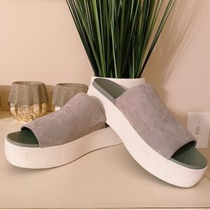 Marc Fisher platform slides